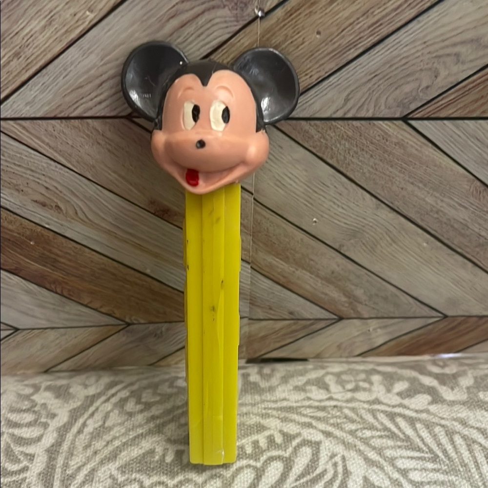 VINTAGE Mickey Mouse Disney Pez Dispenser‎ No Feet Vintage Yellow Stem Footless